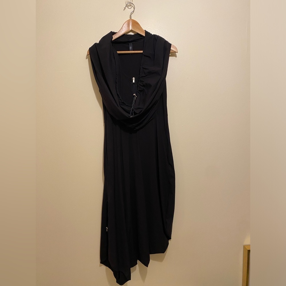 H-I-G-H Eveyday Couture Elegant Black Sleeveless Dress . Size 27 ( S-M )